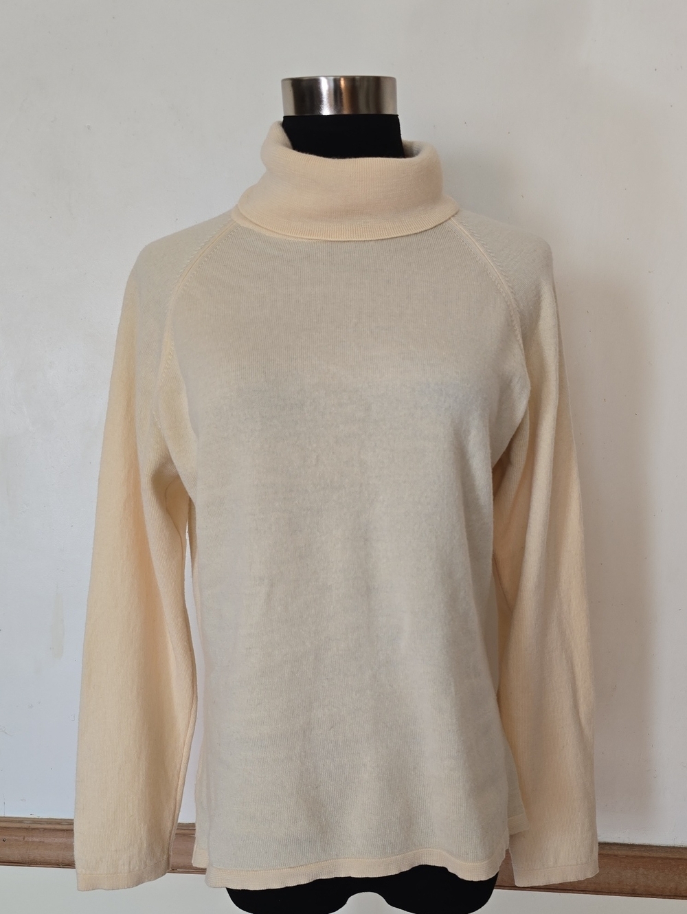 Italian Merino Wool Lightweight Turtleneck Sweater, Nordstrom Size Medium - Picture 6 of 11
